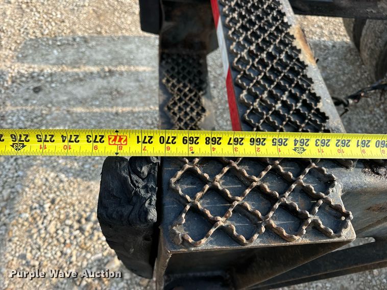 image for item EN4504 2006 International 4400 truck cab and chassis