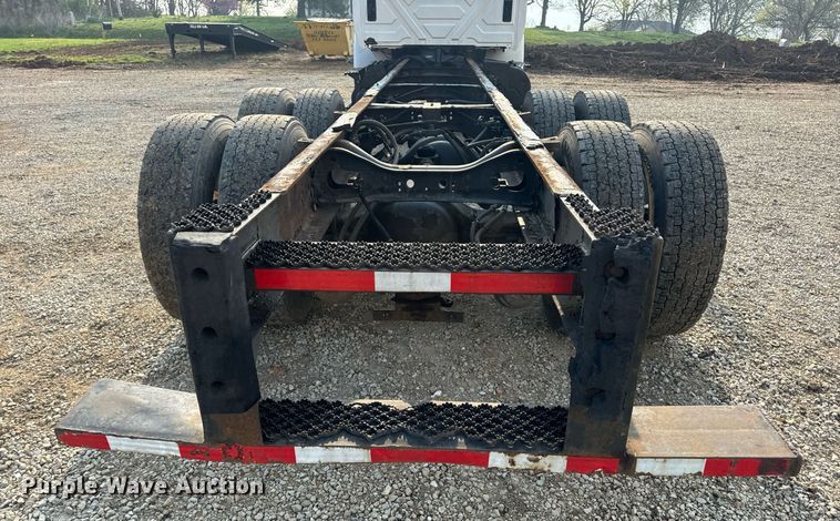 image for item EN4504 2006 International 4400 truck cab and chassis