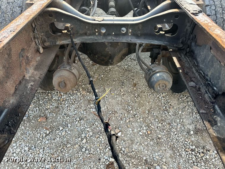 image for item EN4504 2006 International 4400 truck cab and chassis