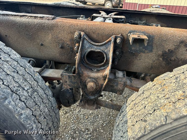 image for item EN4504 2006 International 4400 truck cab and chassis