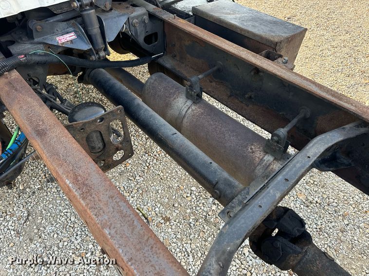 image for item EN4504 2006 International 4400 truck cab and chassis