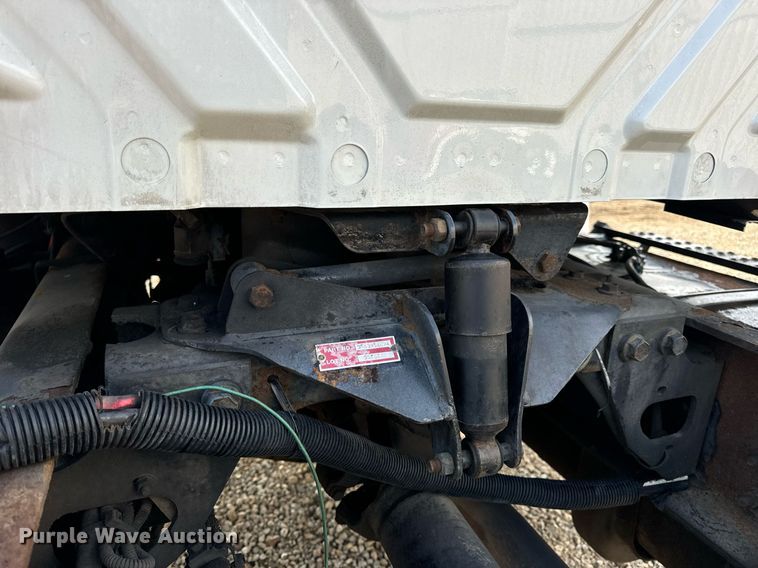 image for item EN4504 2006 International 4400 truck cab and chassis