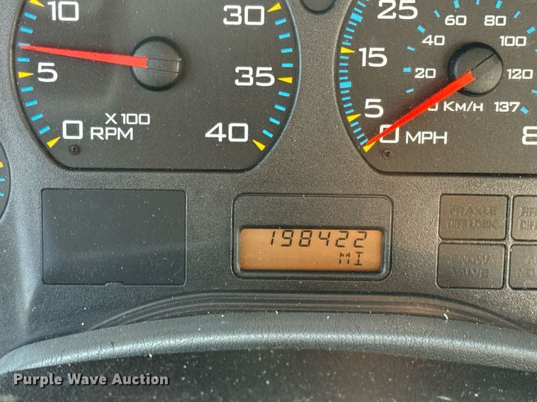 image for item EN4504 2006 International 4400 truck cab and chassis