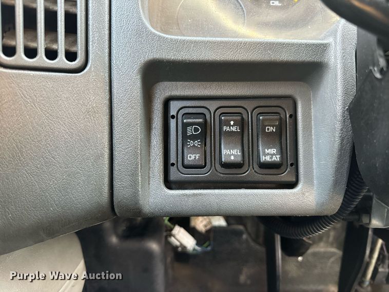 image for item EN4504 2006 International 4400 truck cab and chassis