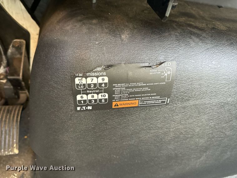 image for item EN4504 2006 International 4400 truck cab and chassis