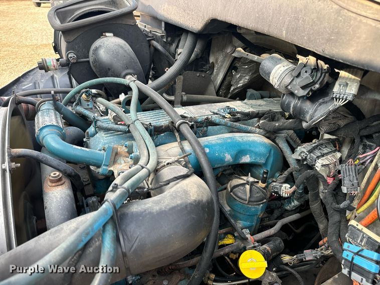 image for item EN4504 2006 International 4400 truck cab and chassis