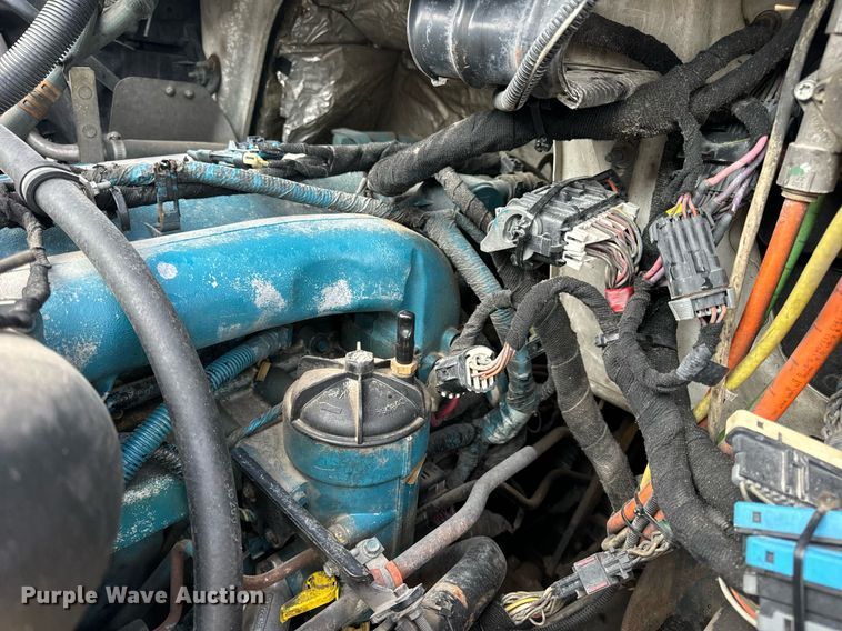 image for item EN4504 2006 International 4400 truck cab and chassis