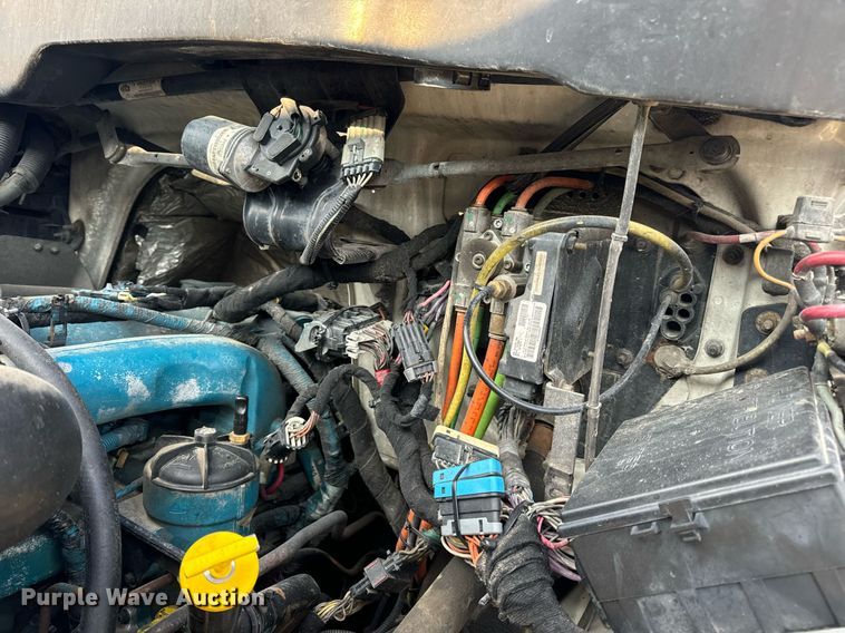 image for item EN4504 2006 International 4400 truck cab and chassis