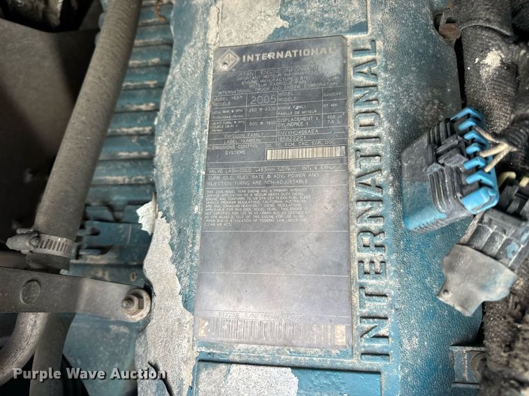 image for item EN4504 2006 International 4400 truck cab and chassis