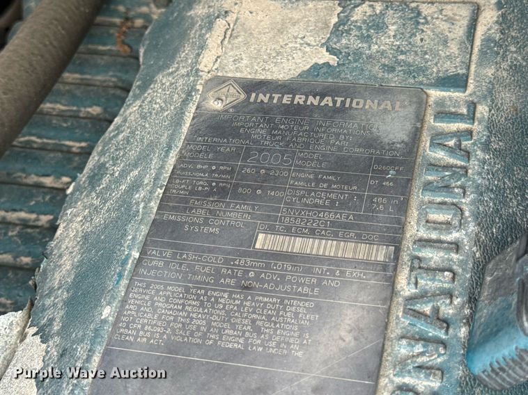 image for item EN4504 2006 International 4400 truck cab and chassis