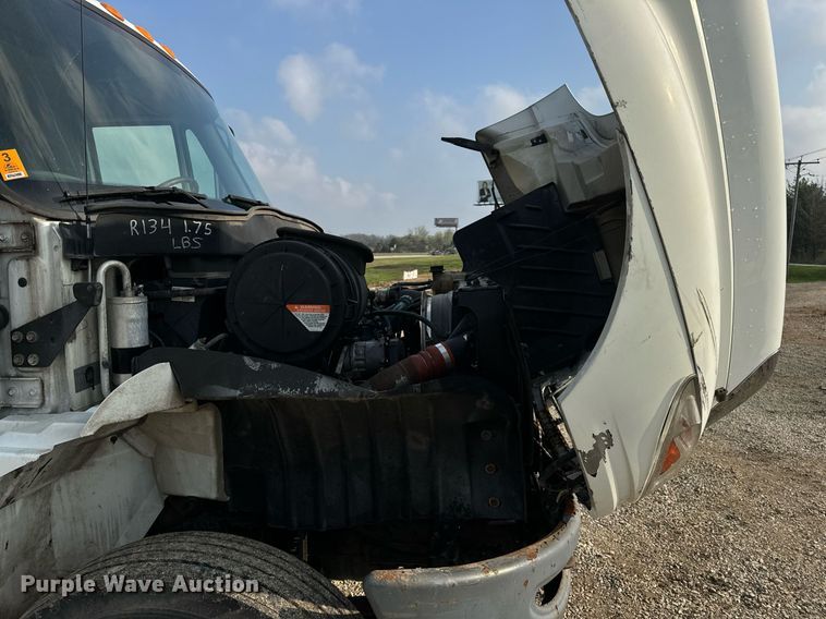 image for item EN4504 2006 International 4400 truck cab and chassis