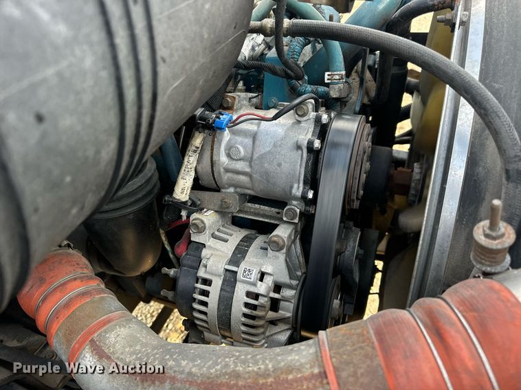 image for item EN4504 2006 International 4400 truck cab and chassis