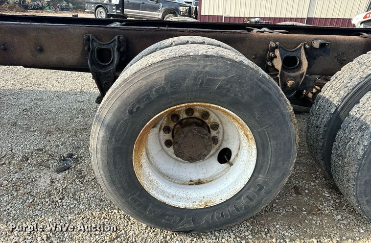 image for item EN4504 2006 International 4400 truck cab and chassis