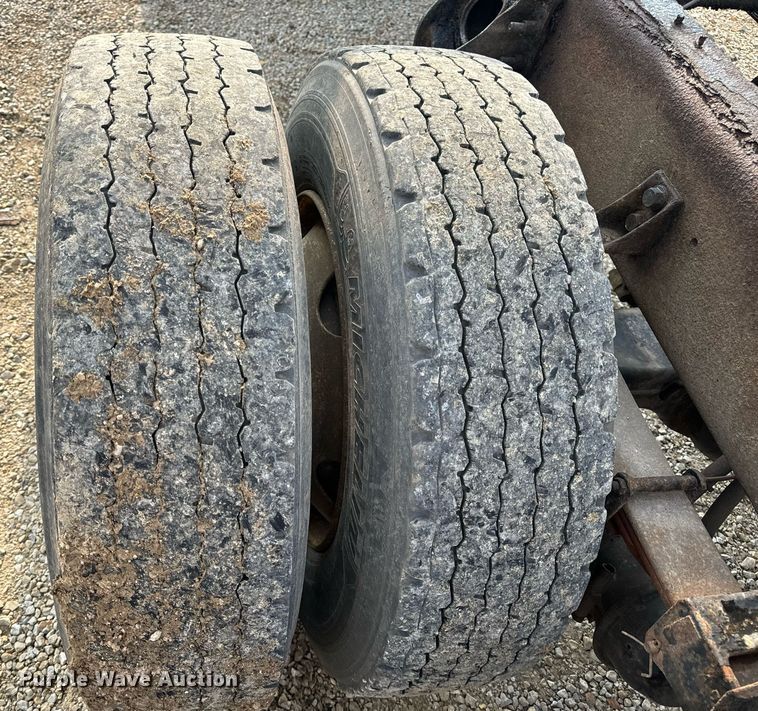 image for item EN4504 2006 International 4400 truck cab and chassis