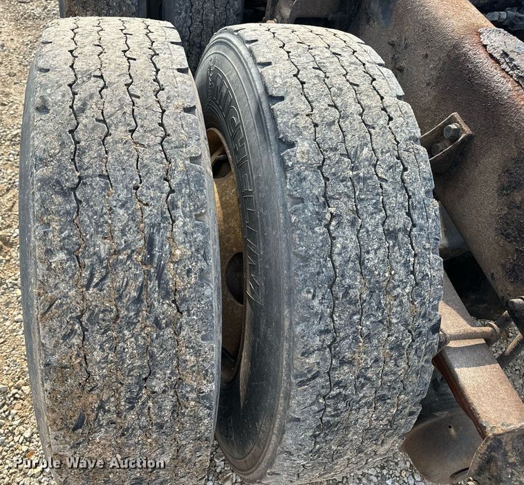 image for item EN4504 2006 International 4400 truck cab and chassis