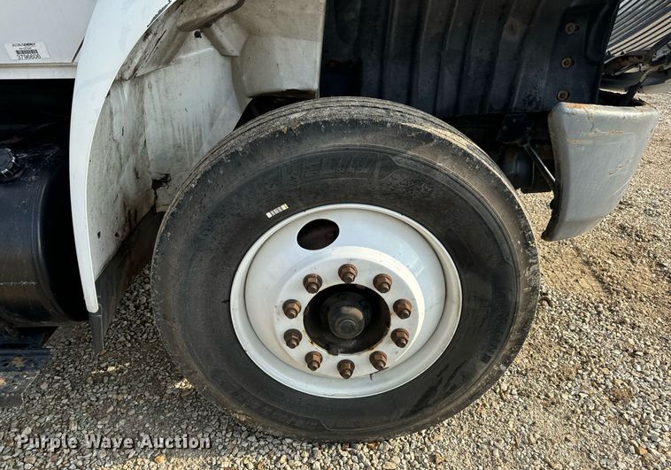 image for item EN4504 2006 International 4400 truck cab and chassis