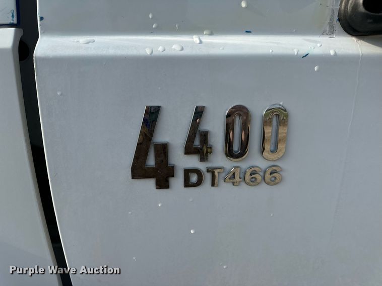 image for item EN4504 2006 International 4400 truck cab and chassis