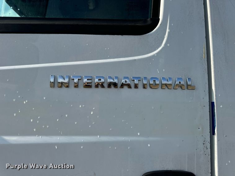 image for item EN4504 2006 International 4400 truck cab and chassis