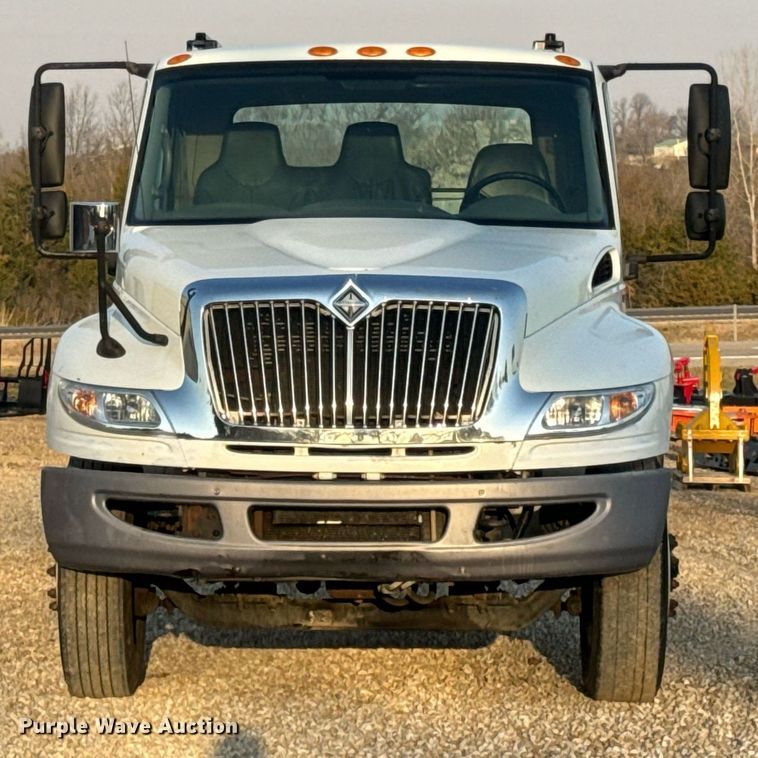 image for item EN5201 2010 International DuraStar 4300 truck cab and chassis