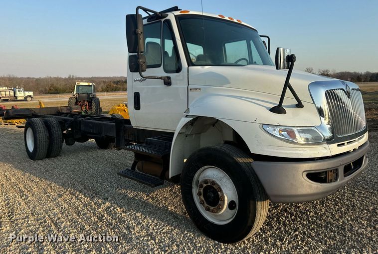 image for item EN5201 2010 International DuraStar 4300 truck cab and chassis