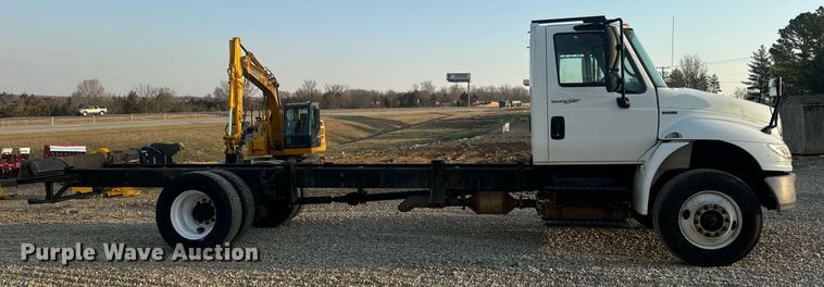 image for item EN5201 2010 International DuraStar 4300 truck cab and chassis