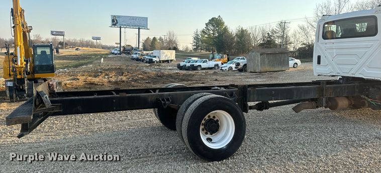 image for item EN5201 2010 International DuraStar 4300 truck cab and chassis