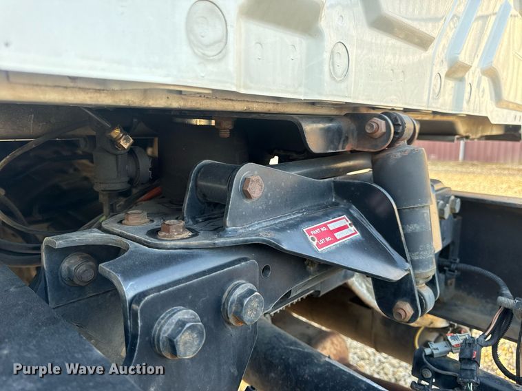 image for item EN5201 2010 International DuraStar 4300 truck cab and chassis