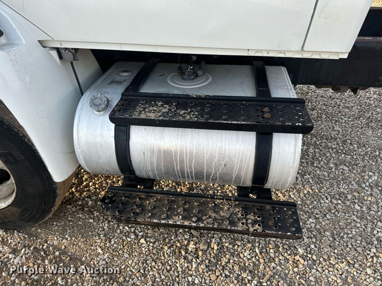 image for item EN5201 2010 International DuraStar 4300 truck cab and chassis