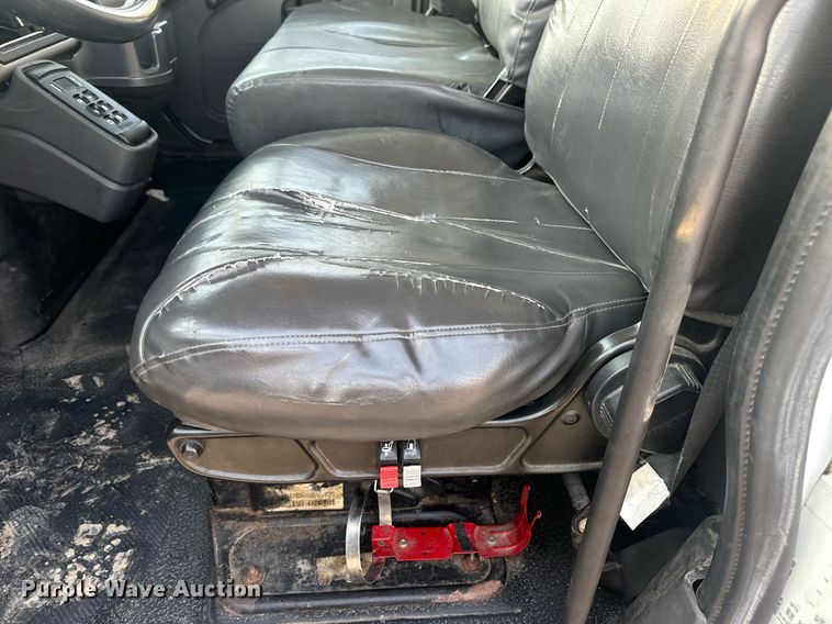 image for item EN5201 2010 International DuraStar 4300 truck cab and chassis