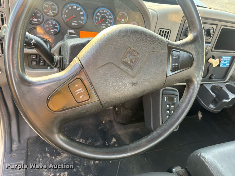 image for item EN5201 2010 International DuraStar 4300 truck cab and chassis