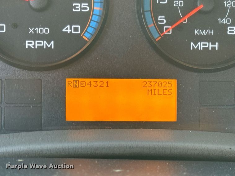 image for item EN5201 2010 International DuraStar 4300 truck cab and chassis