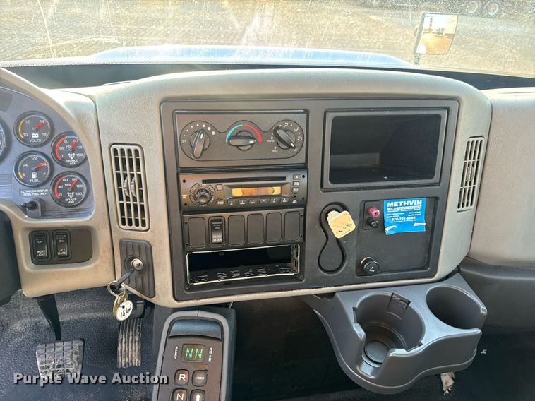 image for item EN5201 2010 International DuraStar 4300 truck cab and chassis