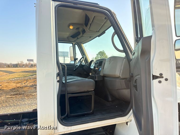 image for item EN5201 2010 International DuraStar 4300 truck cab and chassis