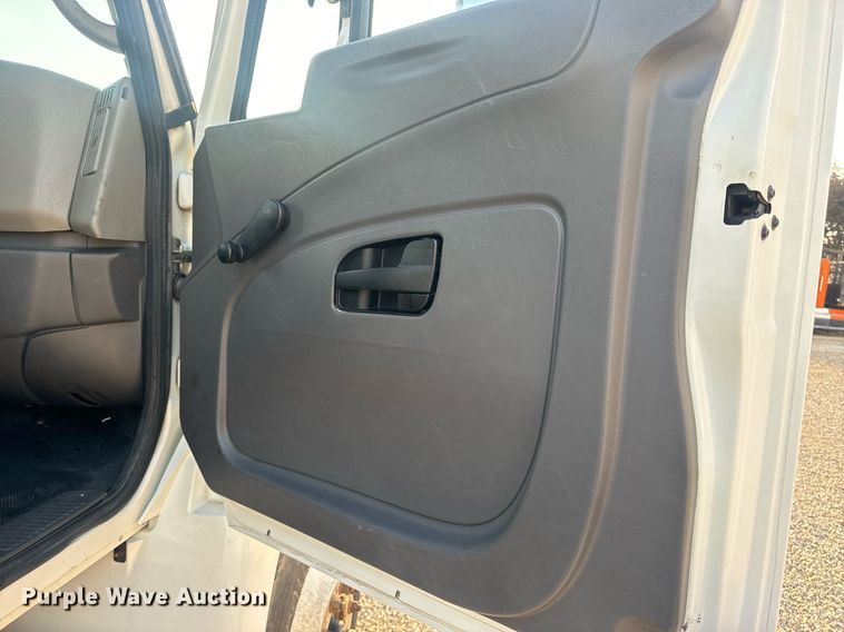 image for item EN5201 2010 International DuraStar 4300 truck cab and chassis