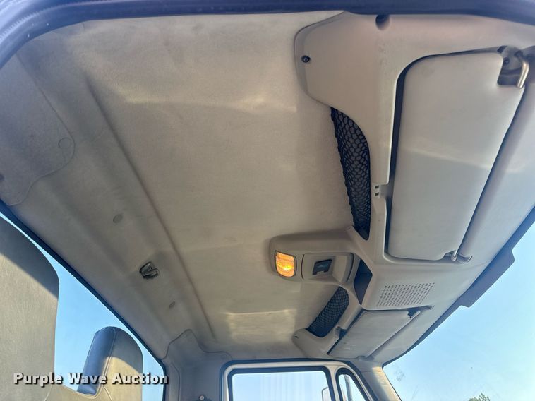 image for item EN5201 2010 International DuraStar 4300 truck cab and chassis