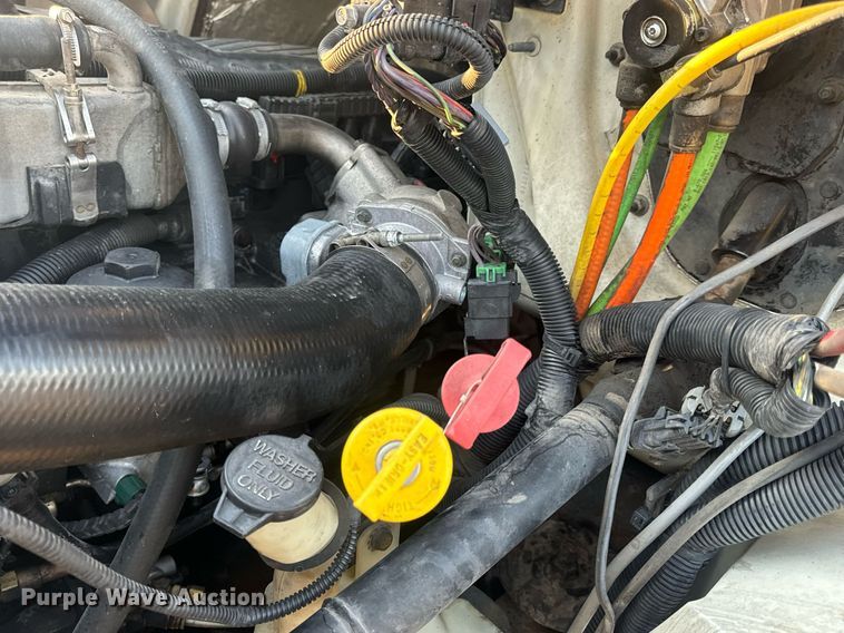 image for item EN5201 2010 International DuraStar 4300 truck cab and chassis