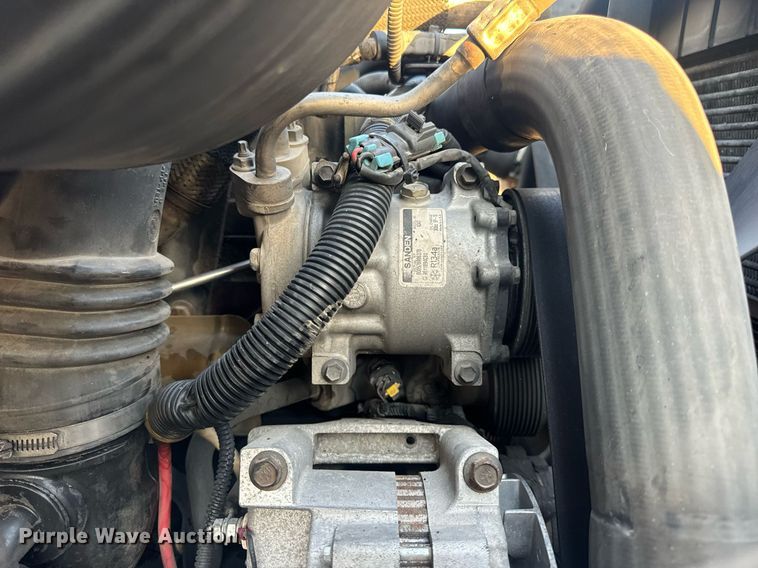 image for item EN5201 2010 International DuraStar 4300 truck cab and chassis