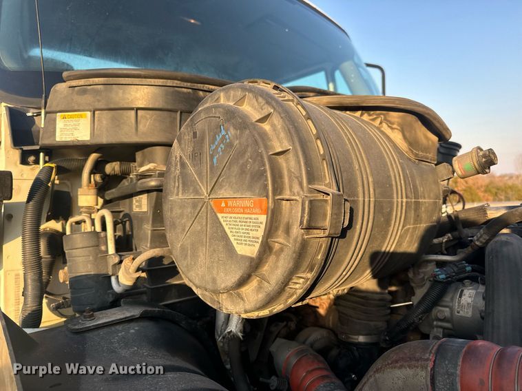 image for item EN5201 2010 International DuraStar 4300 truck cab and chassis