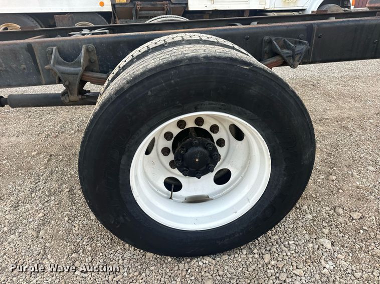 image for item EN5201 2010 International DuraStar 4300 truck cab and chassis