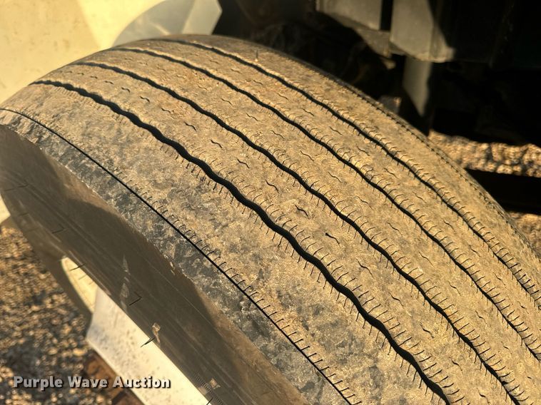 image for item EN5201 2010 International DuraStar 4300 truck cab and chassis