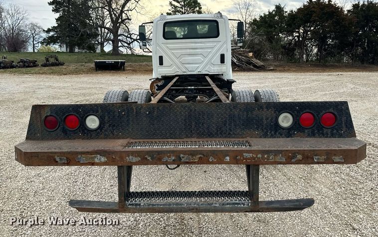 image for item EN5215 2006 International 4300 truck cab and chassis