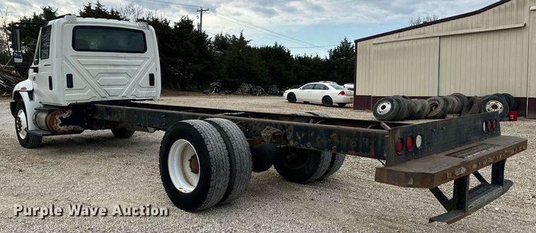 image for item EN5215 2006 International 4300 truck cab and chassis