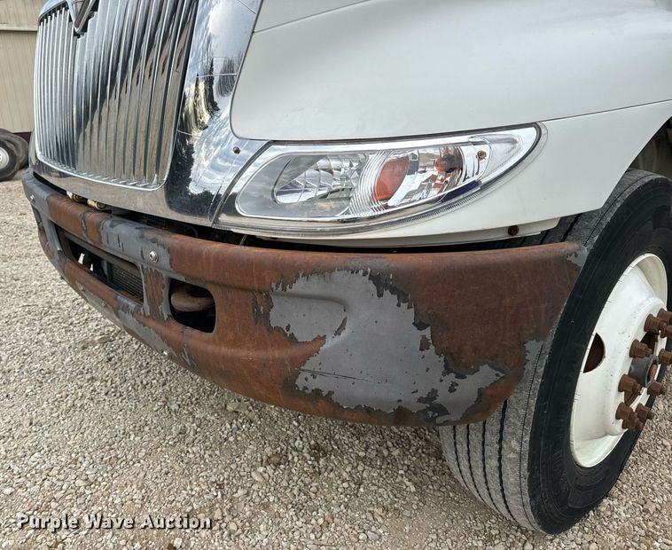 image for item EN5215 2006 International 4300 truck cab and chassis