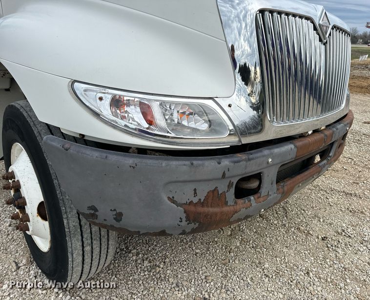 image for item EN5215 2006 International 4300 truck cab and chassis