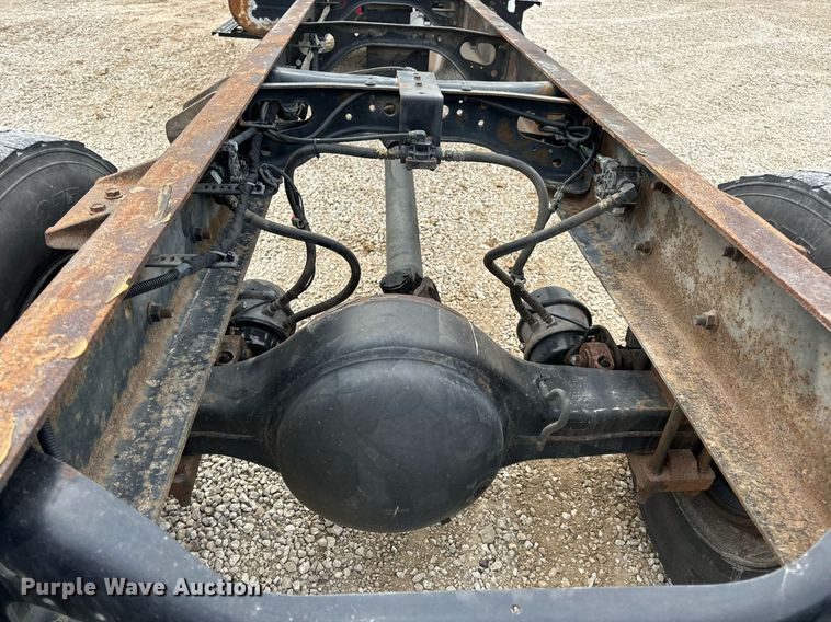 image for item EN5215 2006 International 4300 truck cab and chassis