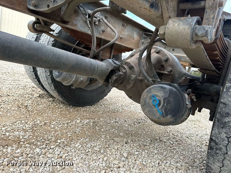 image for item EN5215 2006 International 4300 truck cab and chassis