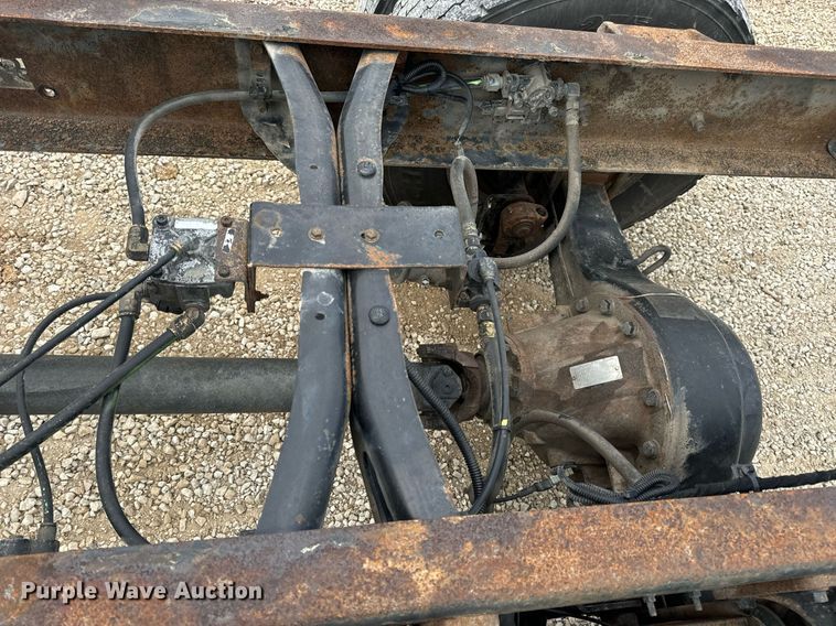 image for item EN5215 2006 International 4300 truck cab and chassis