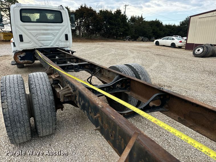 image for item EN5215 2006 International 4300 truck cab and chassis