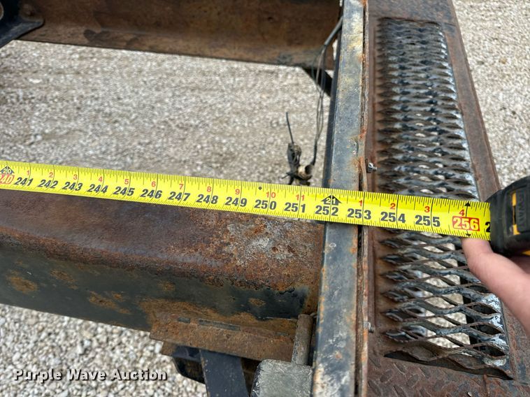 image for item EN5215 2006 International 4300 truck cab and chassis