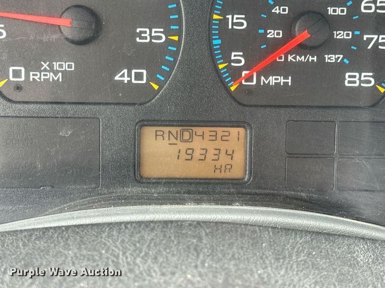 image for item EN5215 2006 International 4300 truck cab and chassis